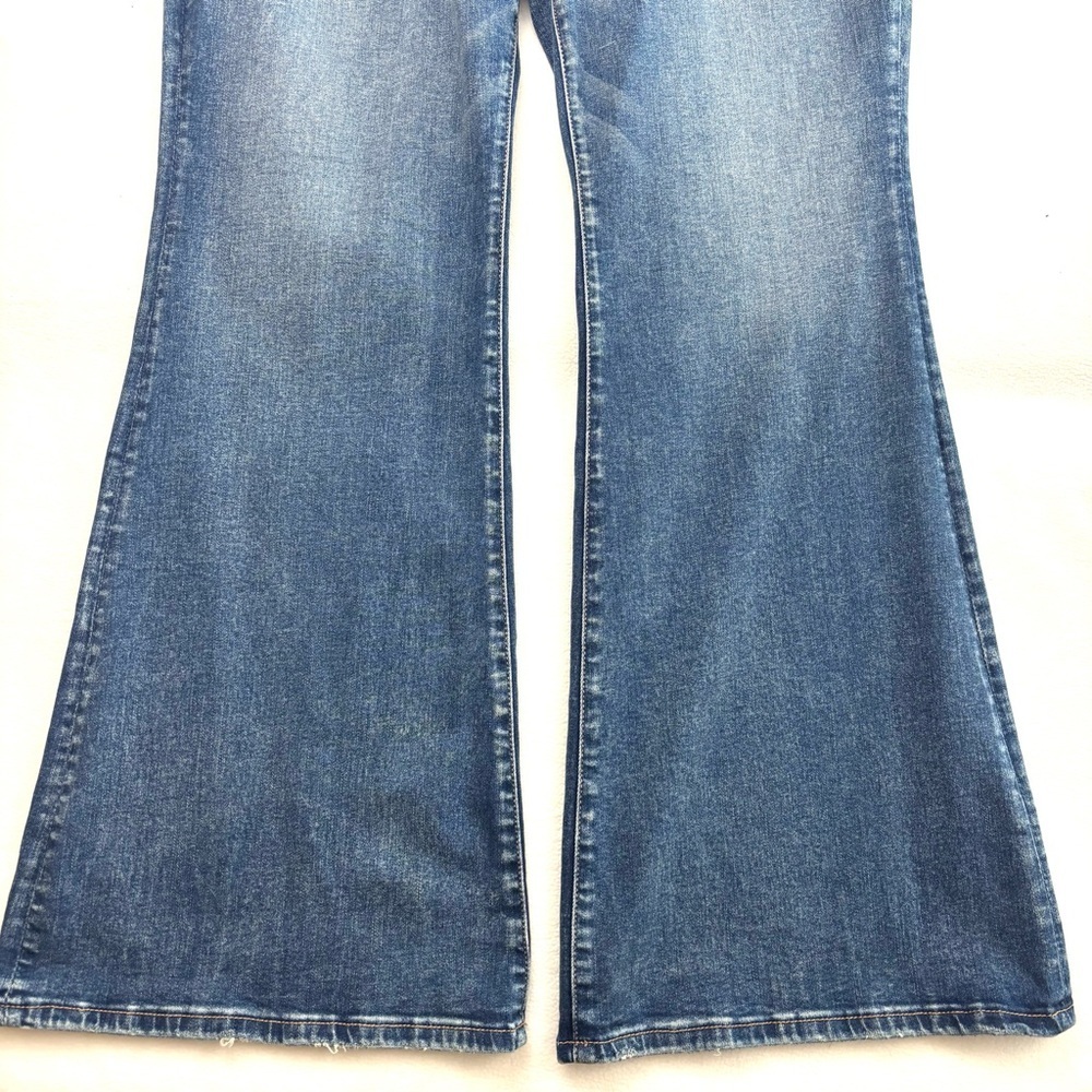 American Eagle Double Button Super Curvy Highrise… - image 7